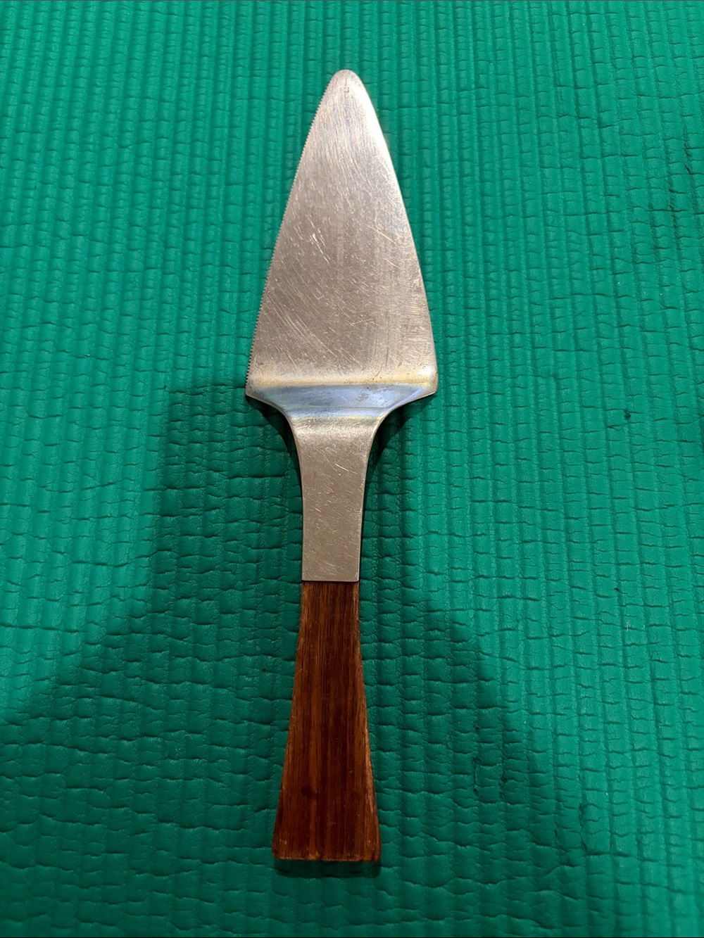 Wood Handle Cake Server - Stainless Steel